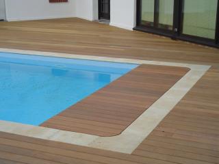 Miniature terrasse IPE autour d'une piscine